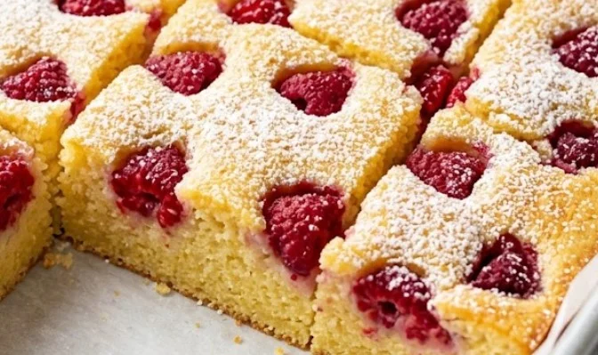 Posne kocke sa malinama: Tropska svežina u posnom izdanju