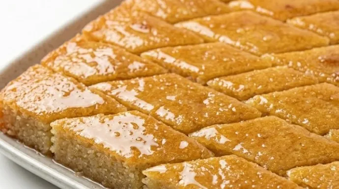 Sočna tradicionalna ravanija: Umetnost savršenog sirupa
