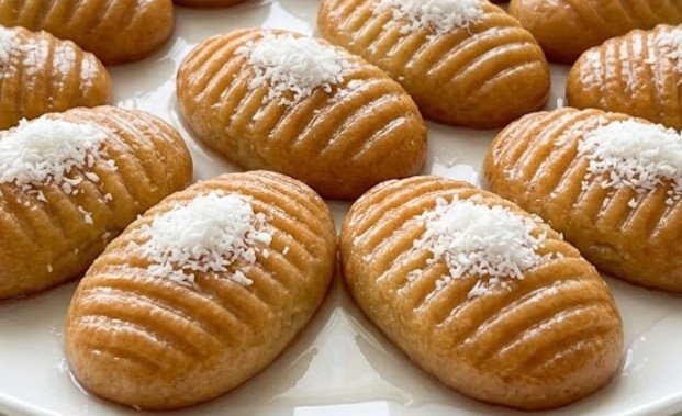 Tradicionalne starinske domaće hurmašice sa kokosom u slatkom sirupu