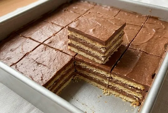 Domaća Kocka Torta: Umetnost slatke harmonije