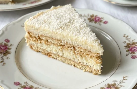 Domaća Kokos Torta: Umetnost slatke harmonije