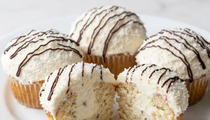 Kokos snežna muffin: Umetnost slatke harmonije