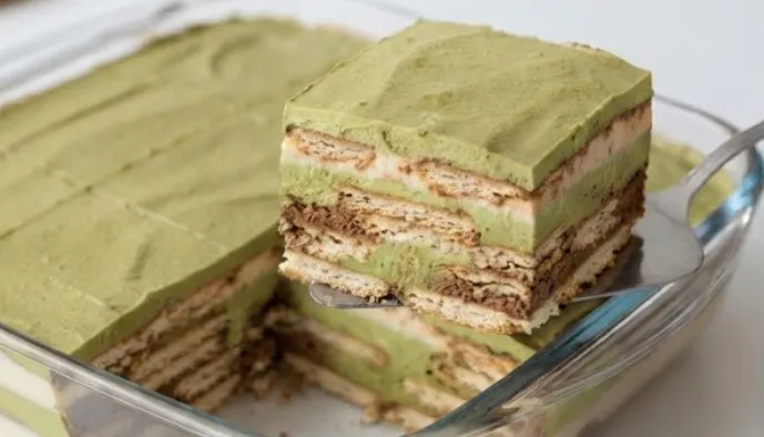 Pistaći no-bake torta: Umetnost slatke harmonije
