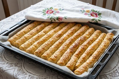 Brze sir rolnice: Hrskave i sočne štapić-pite iz šporeta
