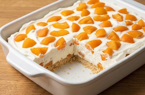 Brza voćna torta sa kajsijama: Kremasto letnje osveženje bez pečenja