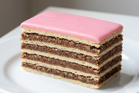 Rozen Torta: Krunski dragulj svake svečane trpeze