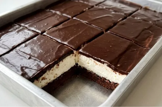 Ledene Kocke Torta: Umetnost slatke harmonije