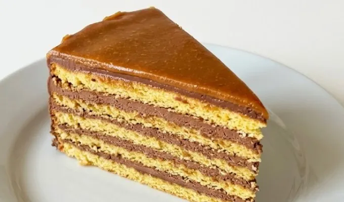 Domaća Doboš torta: Umetnost slatke harmonije