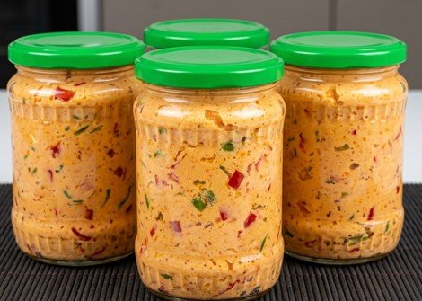 Urnebes Salata: Forenzički Inženjering Lipidno-Proteinske Emulzije i Kapsaicinske Fuzije