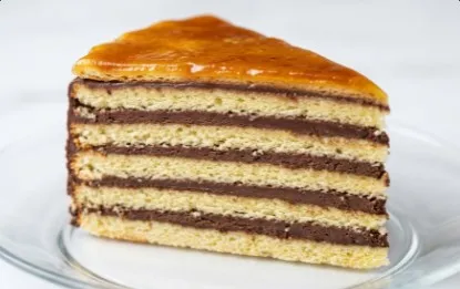 Domaća Doboš Torta: Umetnost slatke harmonije