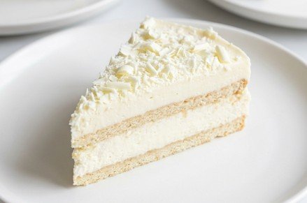 Beli Anđeo torta: Nežna i raskošna kremasta fantazija bez pečenja