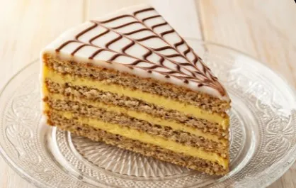 Čuvena Esterhazi Torta: Umetnost slatke harmonije