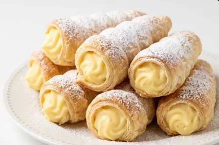 Domaće Krem Rolne: Umetnost slatke harmonije
