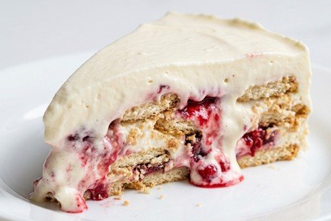 Voćna keks torta: Osvežavajući kremasti desert bez pečenja gotov za čas