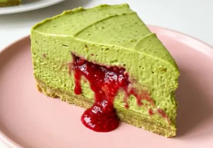Domaća Pistać Malina Torta: Umetnost slatke harmonije