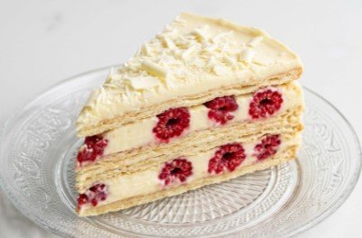 Bela Malina Torta: Umetnost slatke harmonije