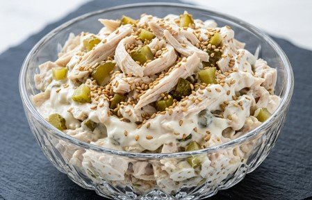 Kremasta Pileća Salata sa Susamom: Savršeno brzo predjelo gotovo za 15 minuta