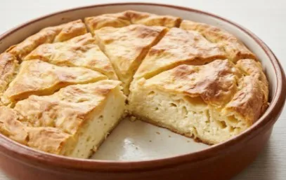 Domaća Gibanica Sir: Umetnost slane harmonije