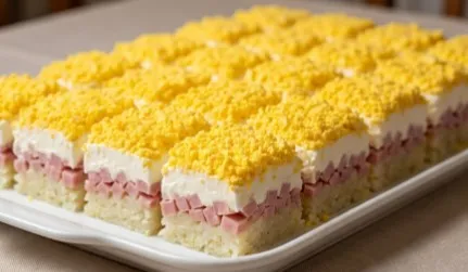 Slojevita Mimoza Salata: Umetnost slane harmonije